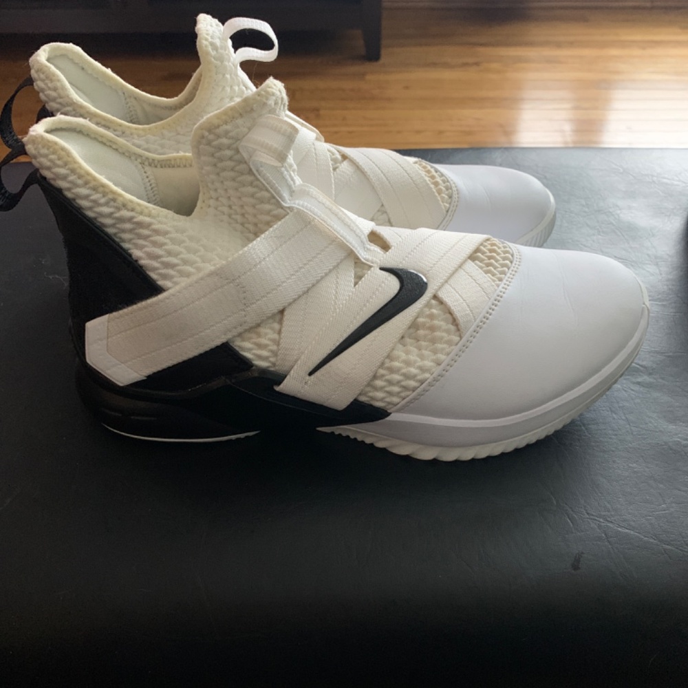 Nike - Picture 2 of 2